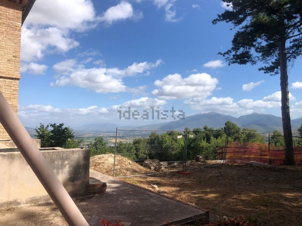 casa indipendente in vendita a Spoleto