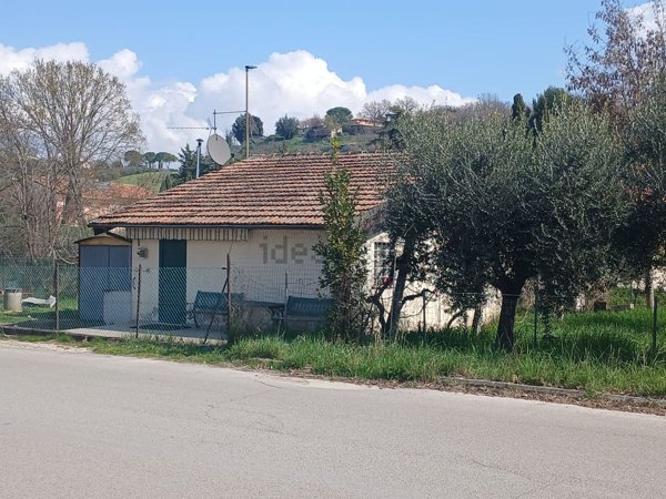 casa indipendente in vendita a Spoleto