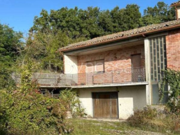 casa indipendente in vendita a Spoleto