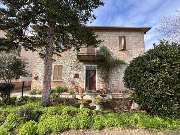 casa indipendente in vendita a Spoleto