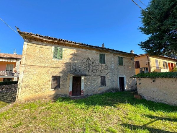 casa indipendente in vendita a Spoleto in zona Cortaccione