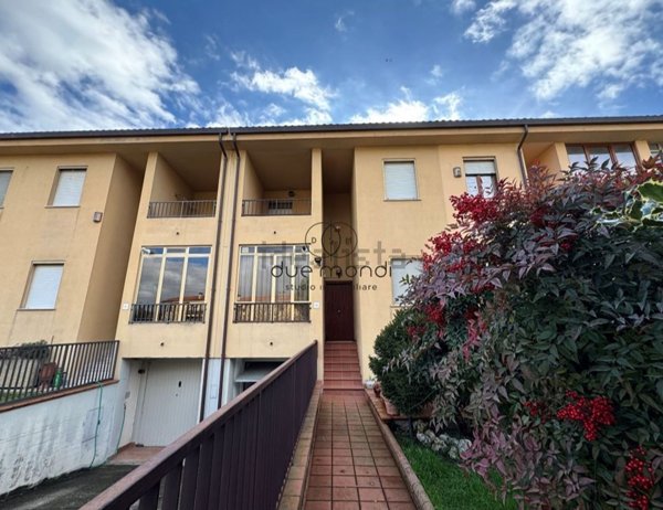 casa indipendente in vendita a Spoleto