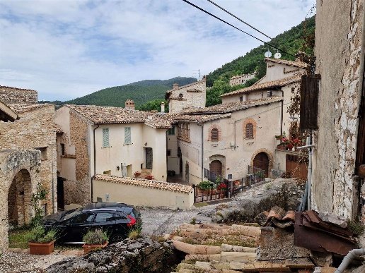 appartamento in vendita a Spoleto in zona Eggi