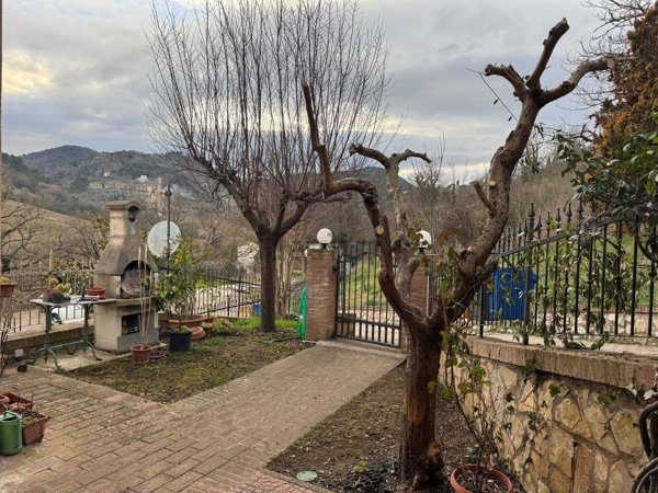 appartamento in vendita a Spoleto in zona Collerisana