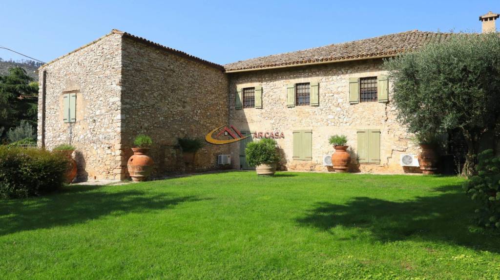 casa indipendente in vendita a Spoleto