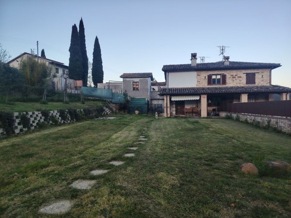 casa indipendente in vendita a Spoleto