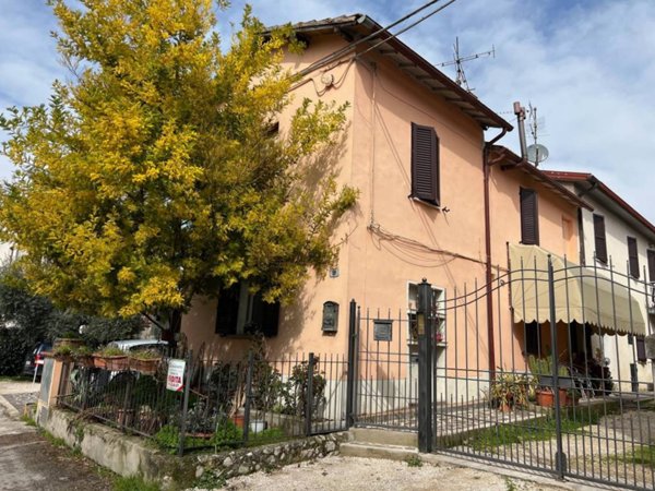 casa indipendente in vendita a Spoleto in zona Cortaccione