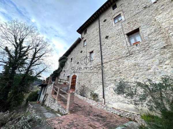 casa indipendente in vendita a Spoleto