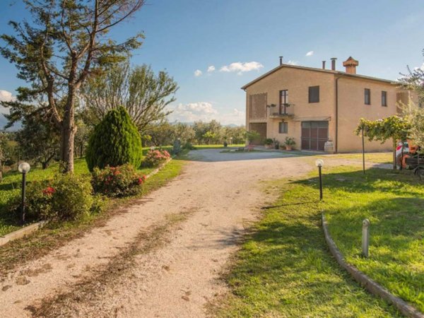 casa indipendente in vendita a Spoleto in zona San Giacomo