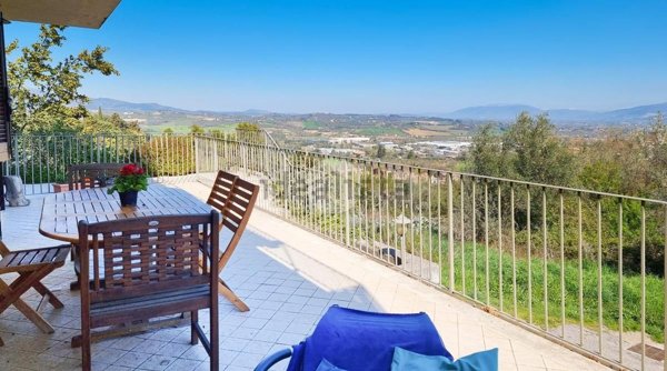 appartamento in vendita a Spoleto in zona Collerisana