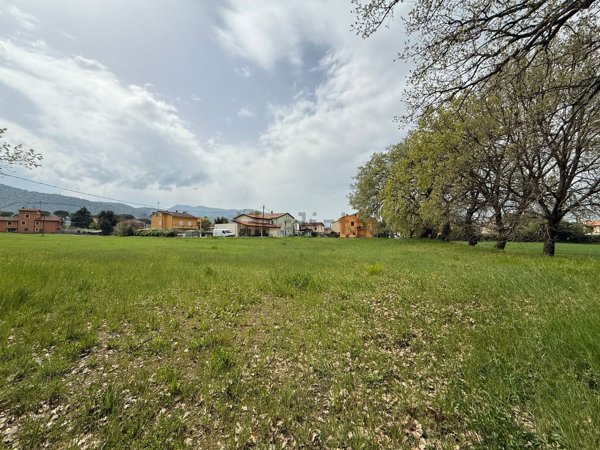 terreno edificabile in vendita a Spoleto