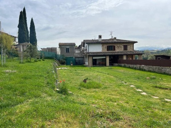 casa indipendente in vendita a Spoleto
