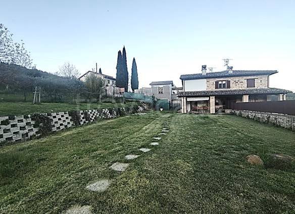 casa indipendente in vendita a Spoleto