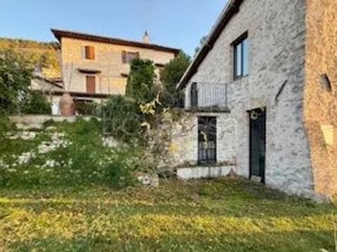 appartamento in vendita a Spoleto in zona Poreta