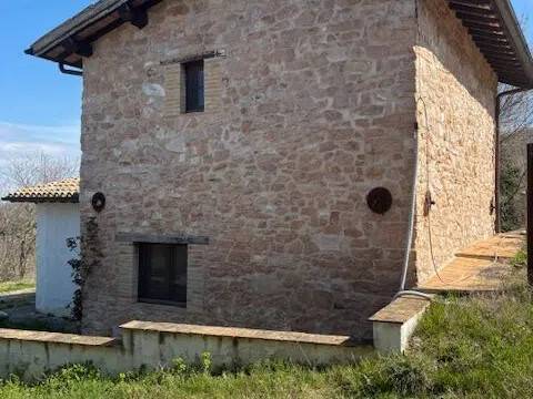 casa indipendente in vendita a Spoleto