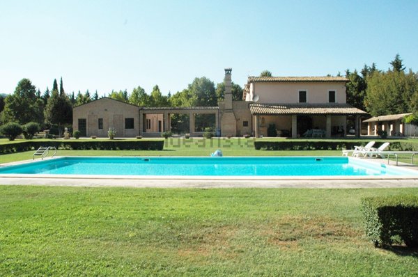 casa indipendente in vendita a Spoleto in zona Terzo la Pieve