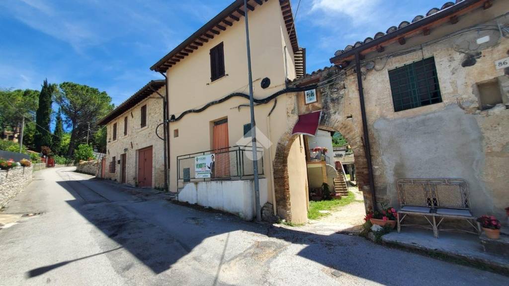 appartamento in vendita a Spoleto in zona San Giacomo