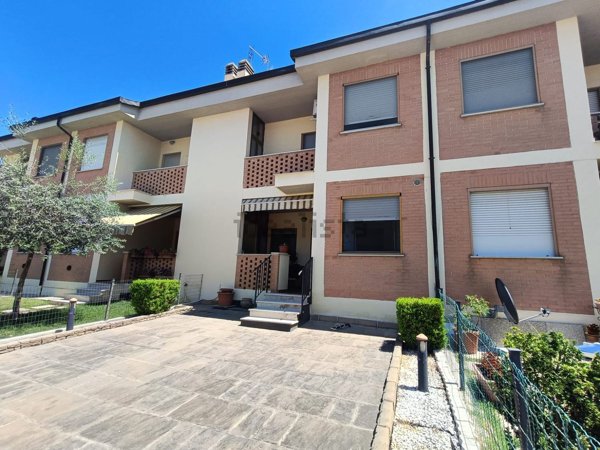 casa indipendente in vendita a Spoleto