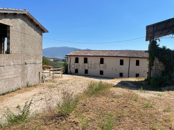 casa indipendente in vendita a Spoleto