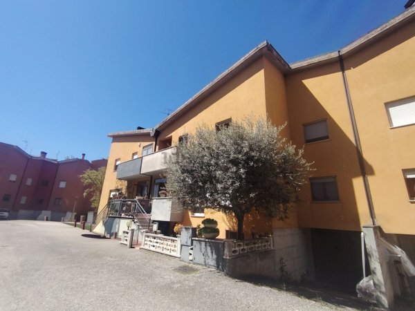 casa indipendente in vendita a Spoleto