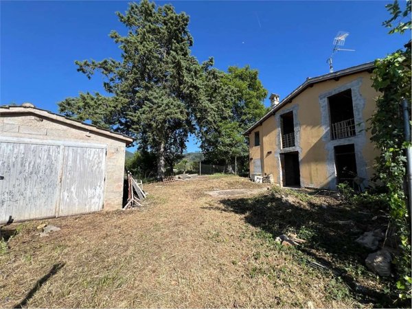 casa indipendente in vendita a Spoleto in zona Poreta