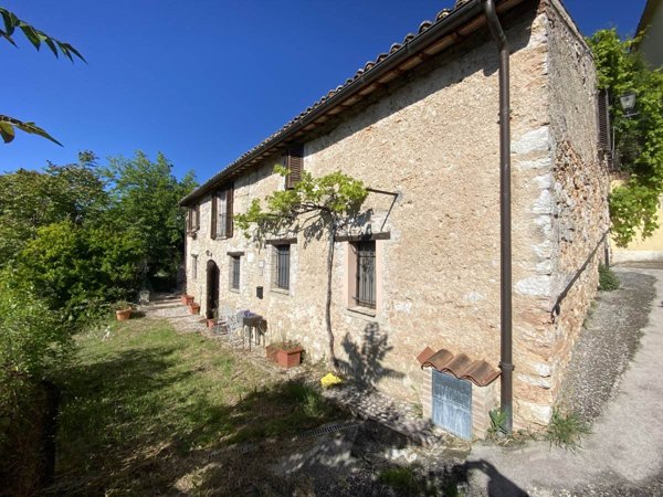 casa indipendente in vendita a Spoleto in zona San Giacomo