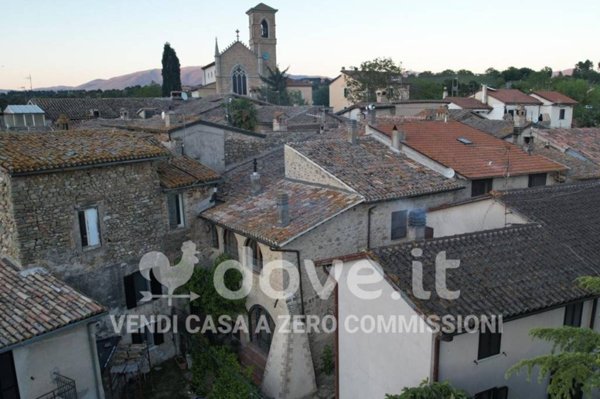 appartamento in vendita a Spoleto in zona Uncinano