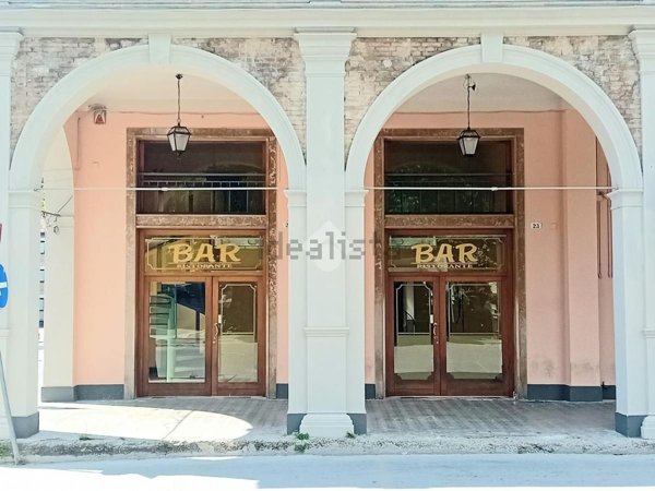 locale commerciale in vendita a Spoleto