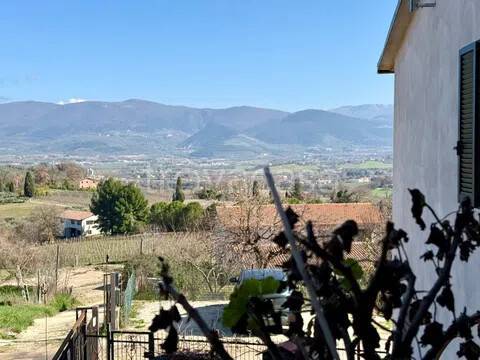 appartamento in vendita a Spoleto in zona Morgnano