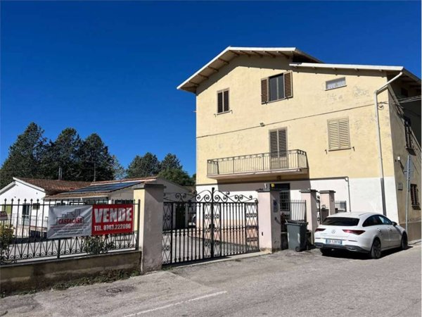intera palazzina in vendita a Spoleto in zona San Giacomo