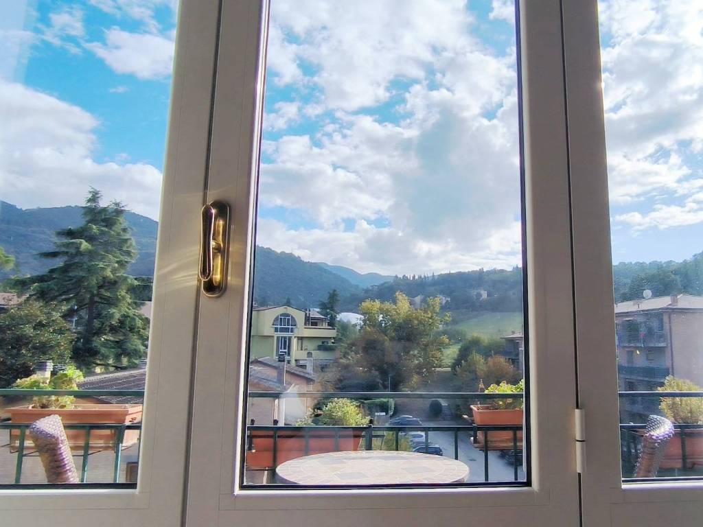 appartamento in vendita a Spoleto in zona Collerisana