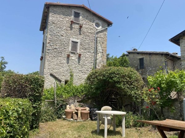 casa indipendente in vendita a Spoleto in zona Pompagnano