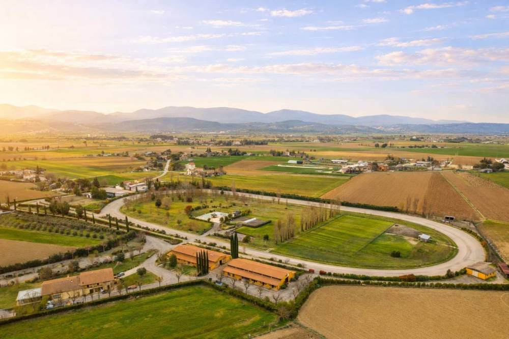 negozio in vendita a Spoleto in zona Camporoppolo