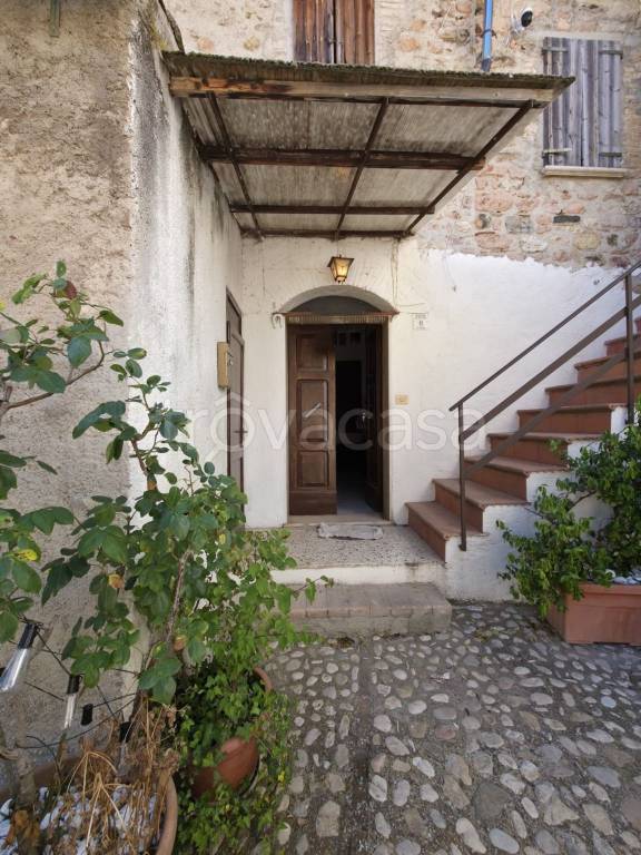 casa indipendente in vendita a Spoleto in zona Crocemarroggia