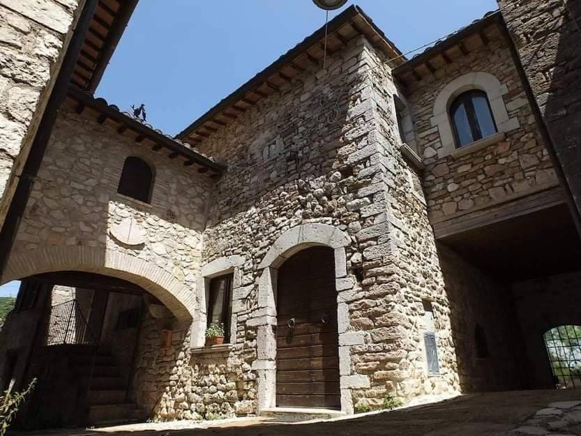 casa indipendente in vendita a Spoleto