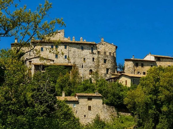 intera palazzina in vendita a Spoleto in zona Strettura