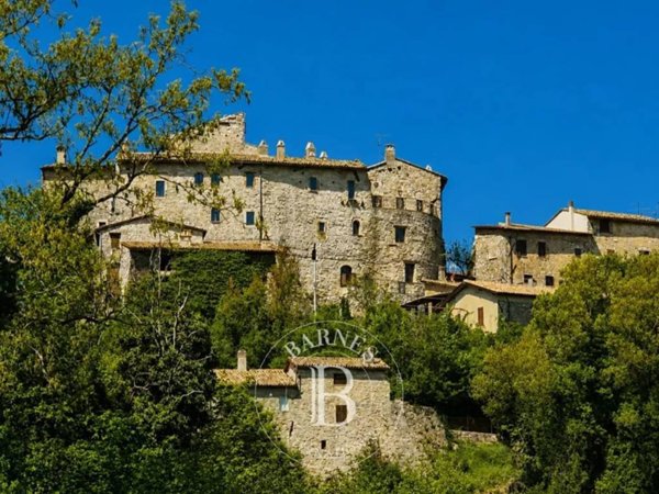 intera palazzina in vendita a Spoleto in zona Strettura