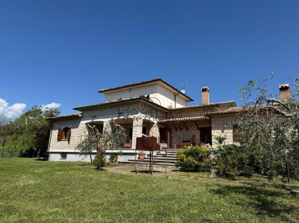 casa indipendente in vendita a Spoleto in zona Morro