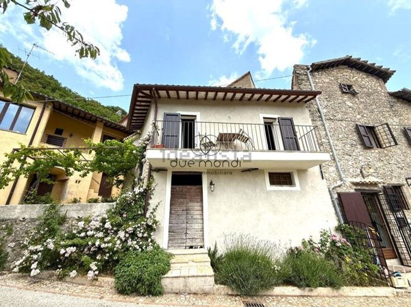 casa semindipendente in vendita a Spoleto in zona Vallocchia