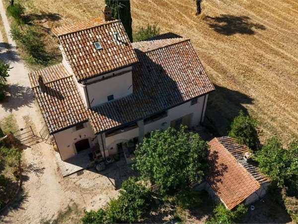 casa indipendente in vendita a Spoleto