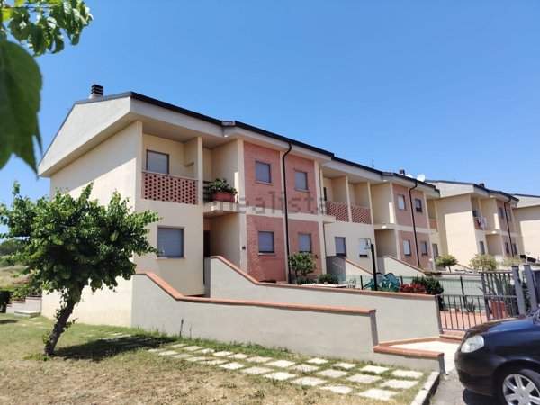 casa indipendente in vendita a Spoleto