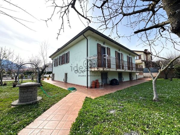 casa indipendente in vendita a Spoleto