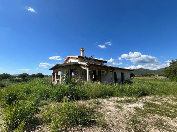 casa indipendente in vendita a Spoleto