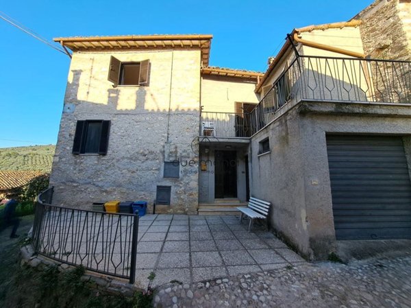 appartamento in vendita a Spoleto in zona Eggi