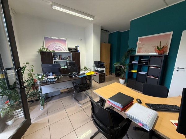 locale commerciale in vendita a Spoleto