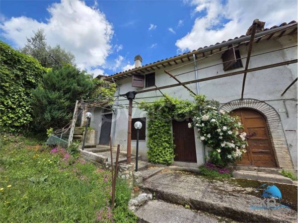 casa indipendente in vendita a Spoleto