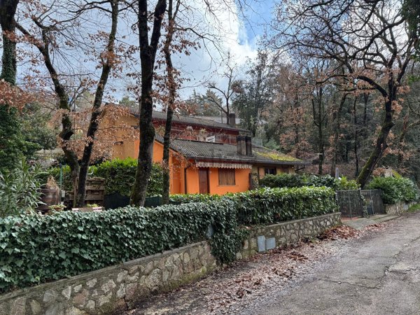 casa indipendente in vendita a Spoleto