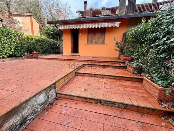 casa indipendente in vendita a Spoleto