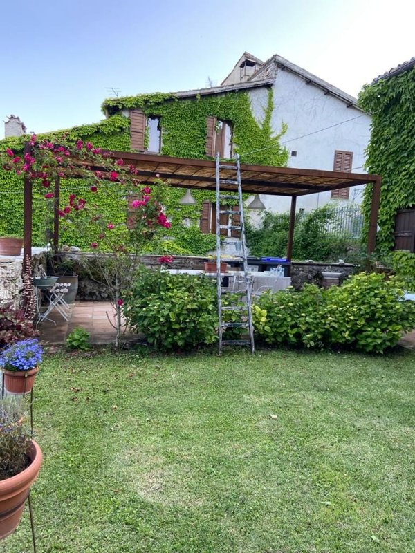 casa indipendente in vendita a Spoleto in zona Vallocchia