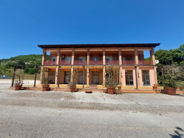 casa indipendente in vendita a Spoleto